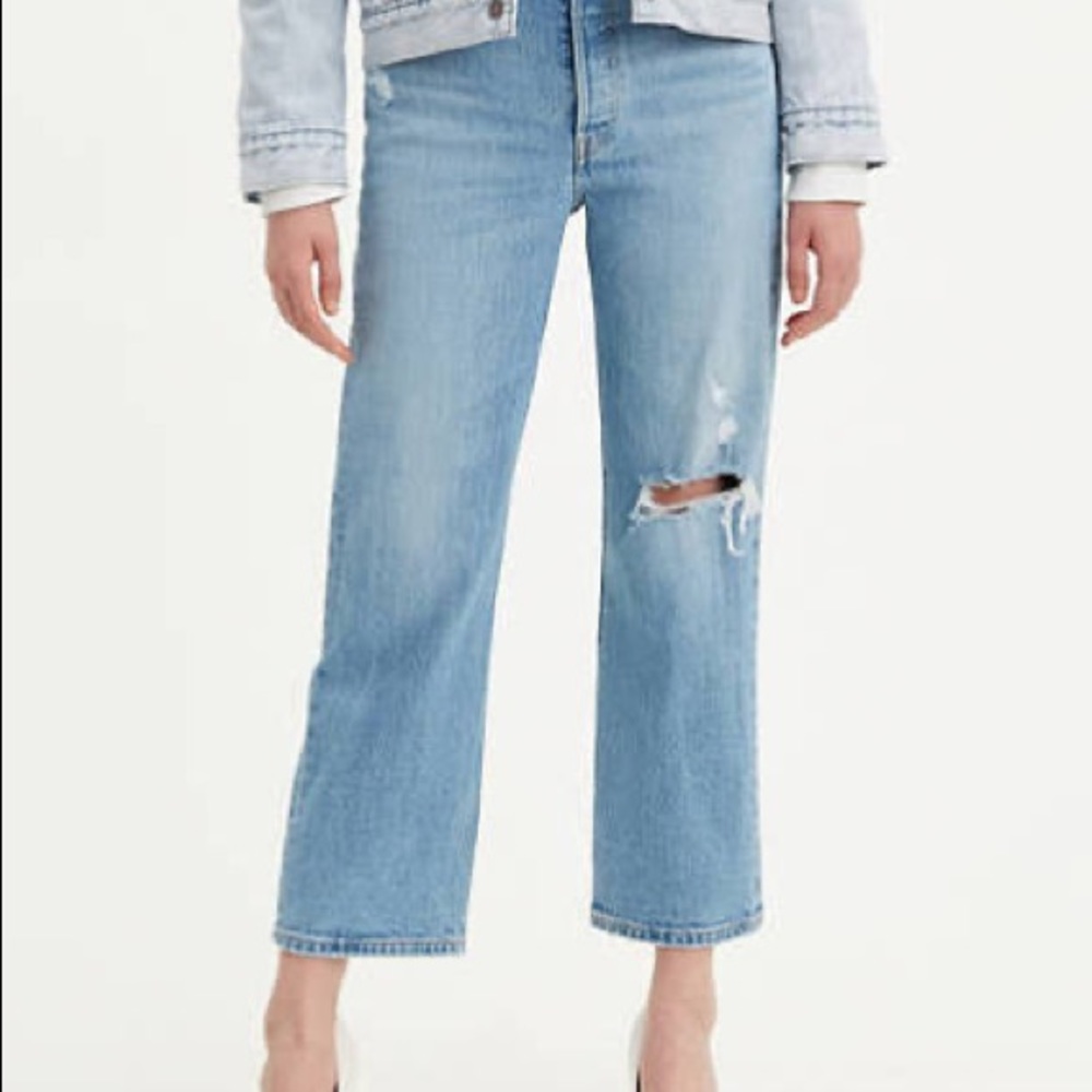 levi’s ribcage straight ankle size 29 (length 27).